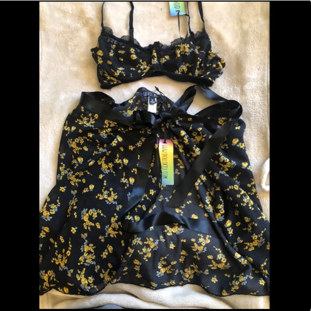- BOGO🦋CURRENT MOOD SHEER WRAP AROUND Set🦋